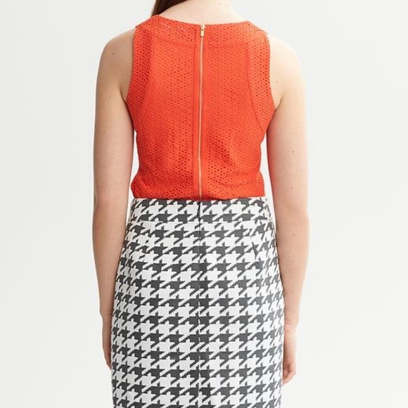 Banana Republic Women's Lava Red Sleeveless Eyelet Blouse Size 10 - Picture 2 of 9